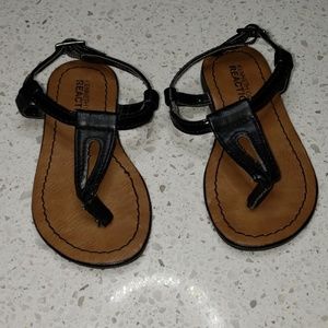 Kenneth Cole Reaction Kids Black Sandal Size 5